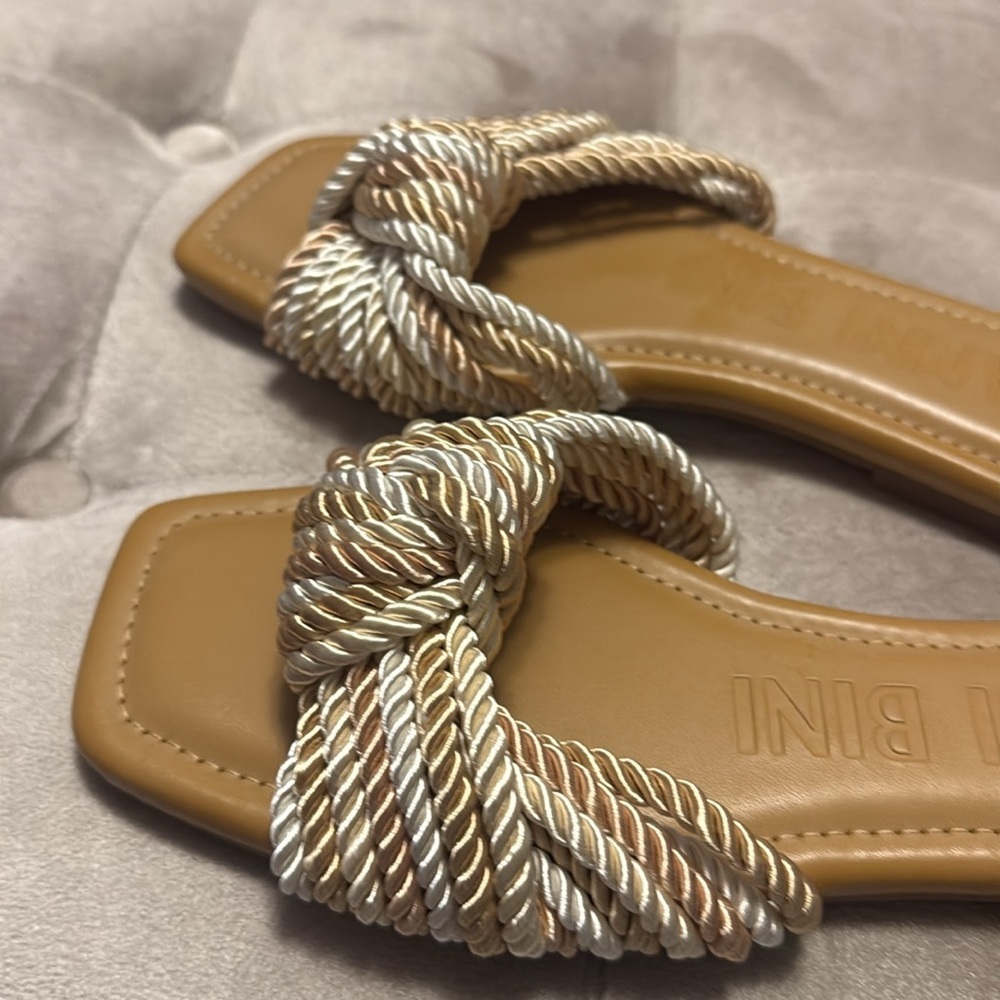 Gianni Bini Women's Tan and Cream Slide Sandals - Picture 3 of 7